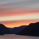 Over The Fjord アパート