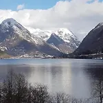 Over The Fjord アパート ライカンゲル