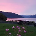 Over The Fjord アパート *