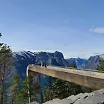 Over The Fjord アパート ライカンゲル