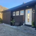 Over The Fjord アパート ライカンゲル
