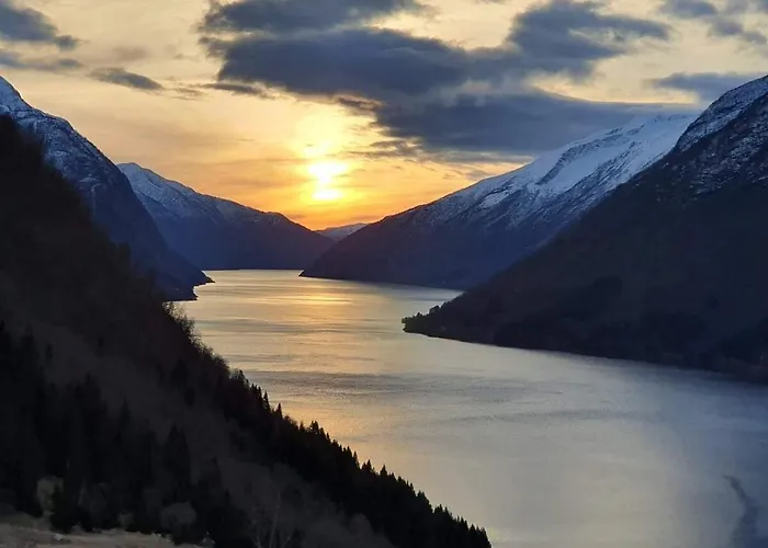 Over The Fjord * 莱康厄尔